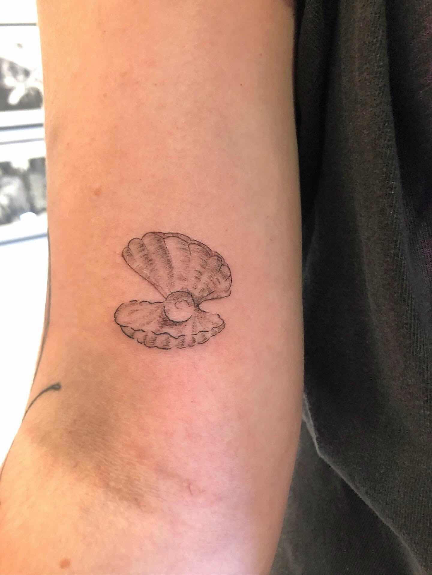 Tatoo coquillage perle