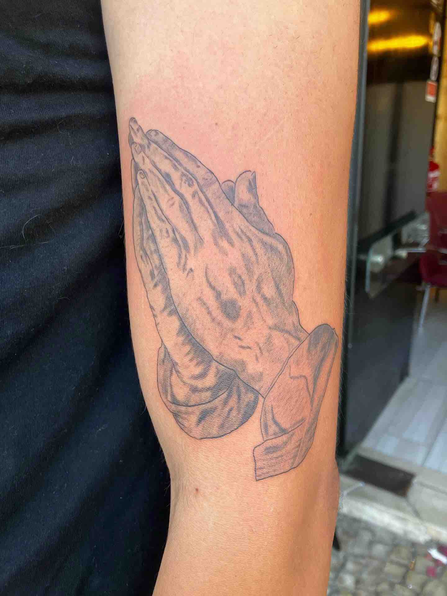 Tatoo main lignes fines