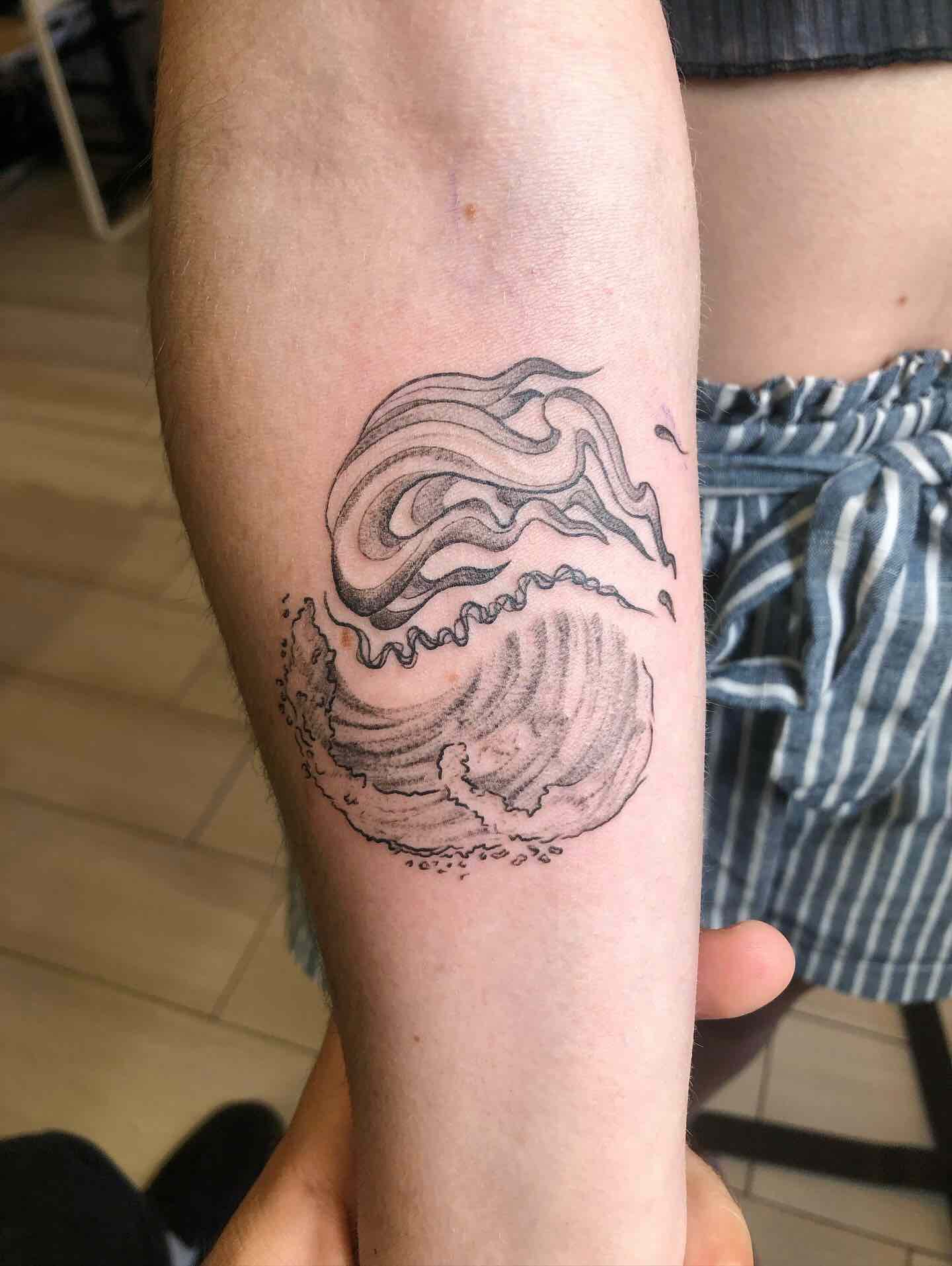 Tatoo vagues lignes fines