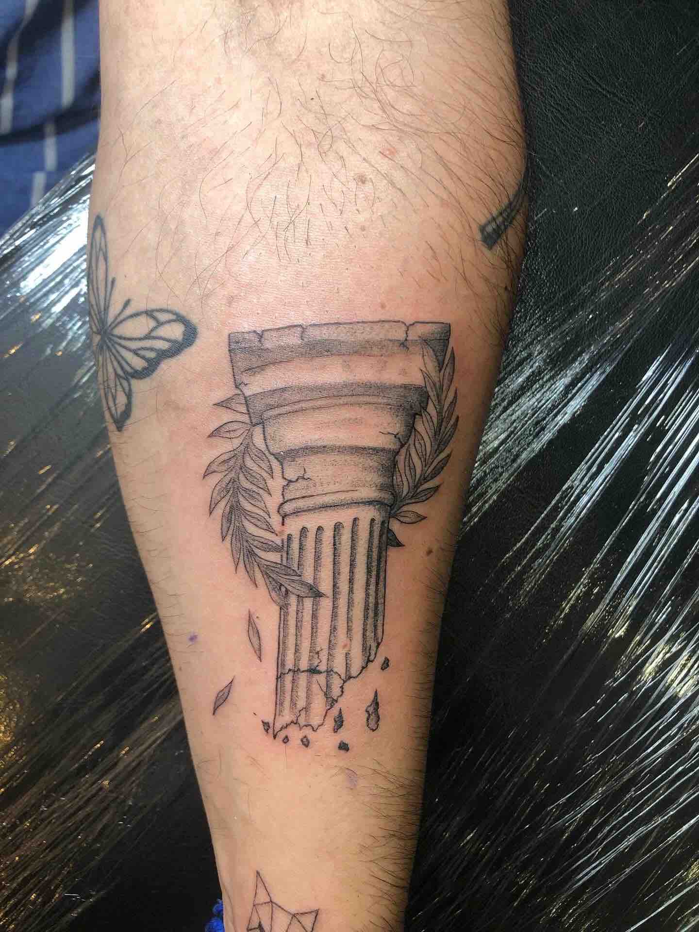 Tatouage colonne romaine